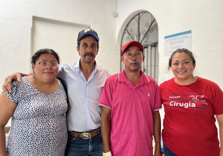 En Foto La Esposa de Byron, Byron, Don René y Dina Salguero.